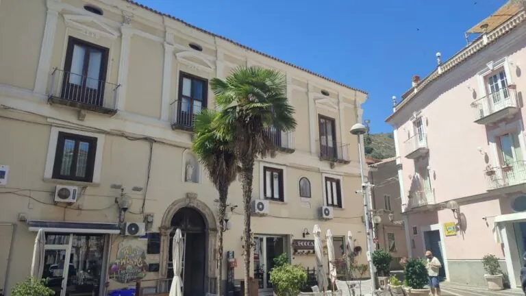 Piazza Commercio ad Amantea