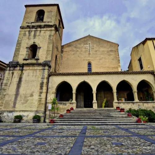 Portico, facciata e campanile della Chiesa di San Bernardino ad Amantea