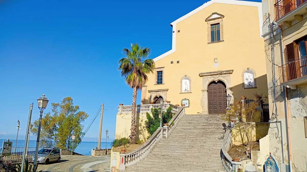 Scalinata e Chiesa di San Biagio ad Amantea