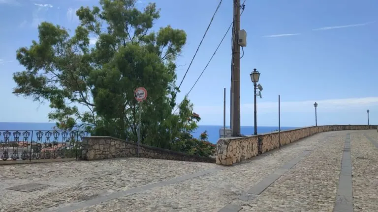 Tornanti di Pantalìa e affaccio sul mare